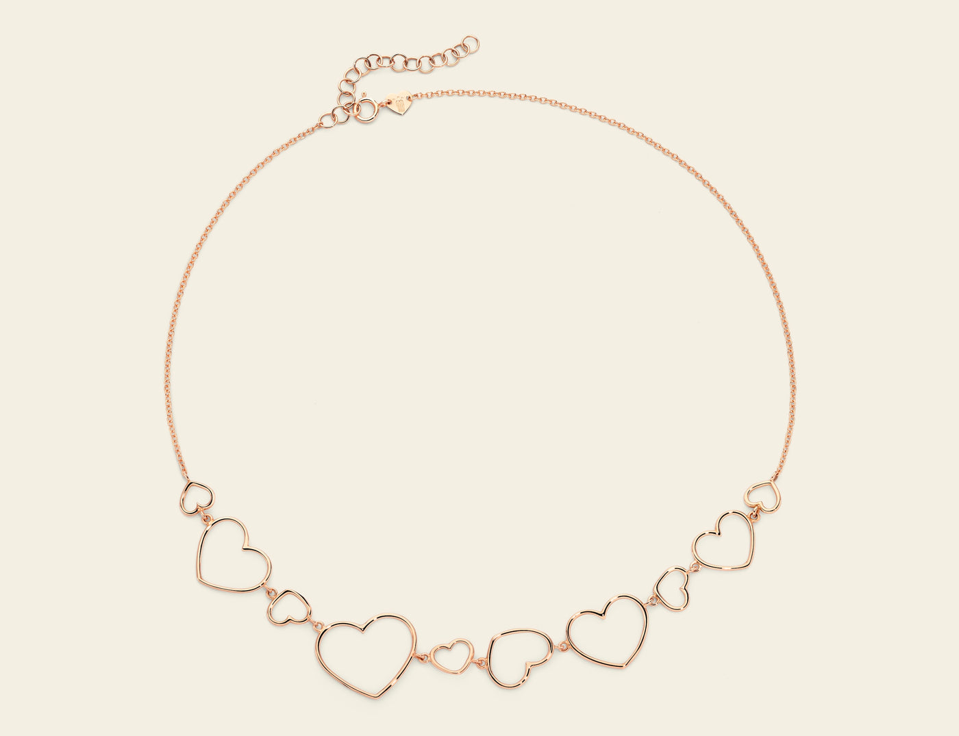 Choker con cuori a filo diversi